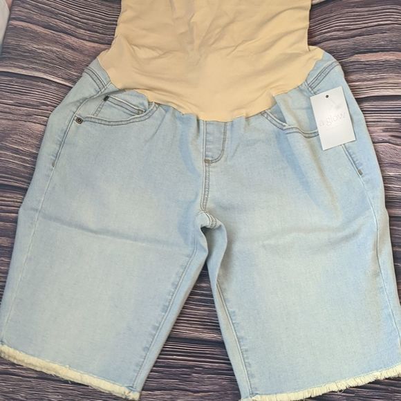 NEW  Maternity a:glow Cut off Hem Full  Belly Panel Denim Bermuda Shorts Size 8 - Picture 4 of 9